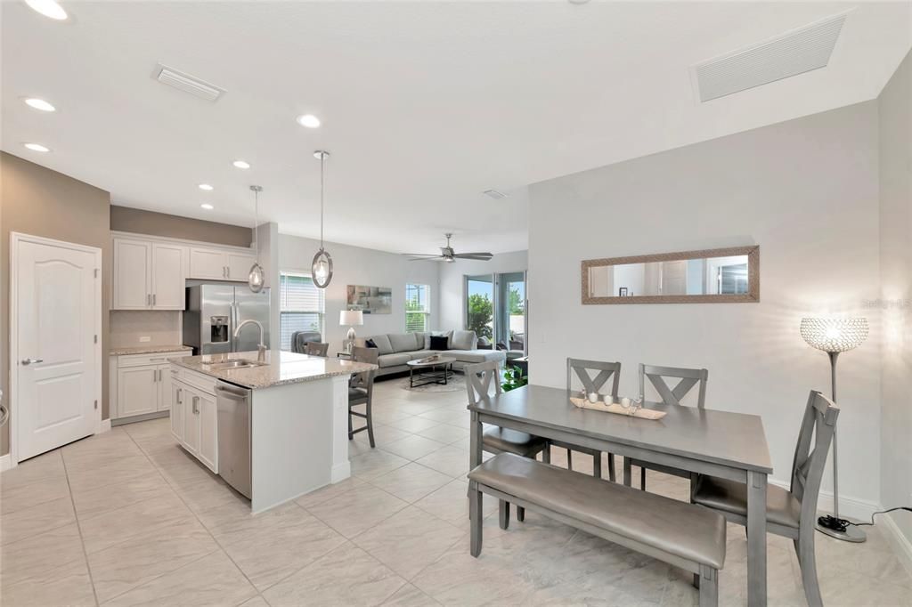 For Sale: $395,000 (2 beds, 2 baths, 1490 Square Feet)