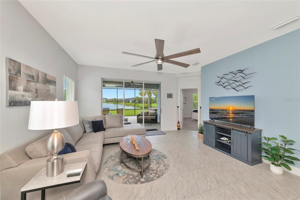 For Sale: $395,000 (2 beds, 2 baths, 1490 Square Feet)