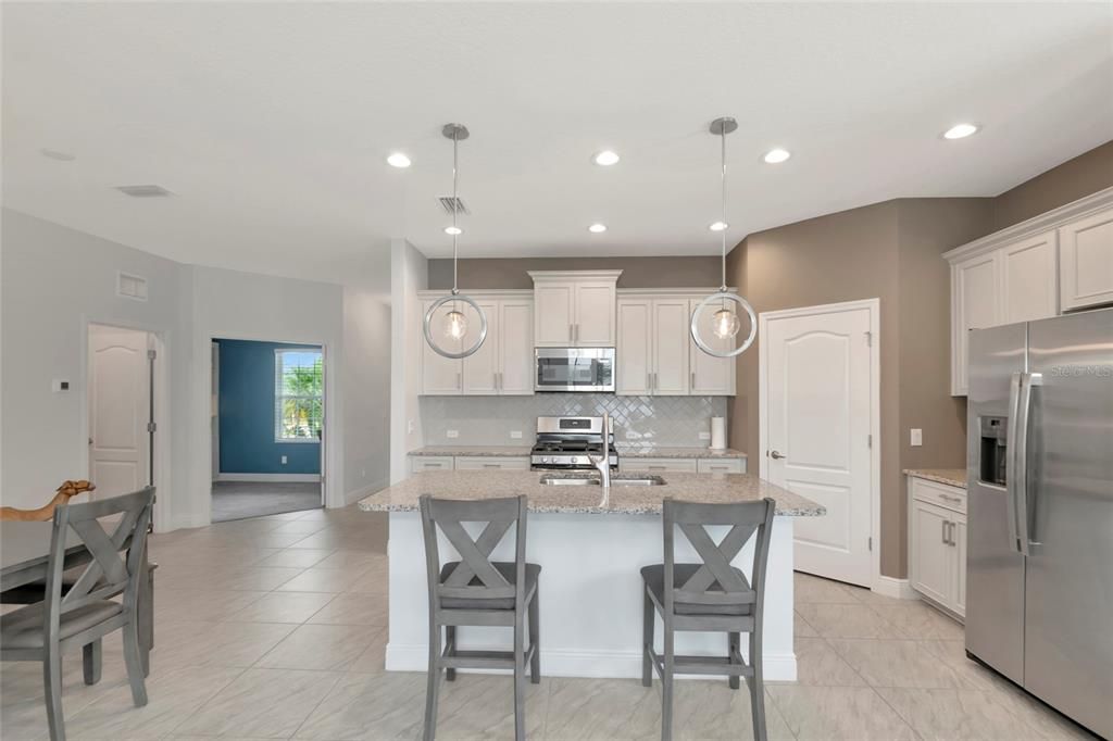 For Sale: $395,000 (2 beds, 2 baths, 1490 Square Feet)