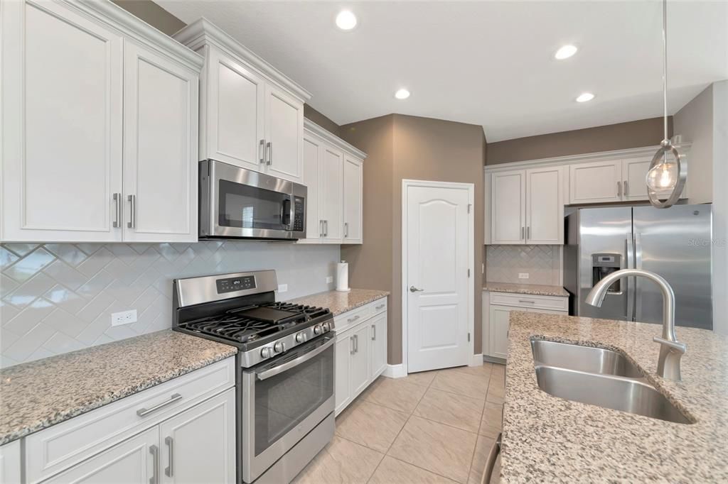 For Sale: $395,000 (2 beds, 2 baths, 1490 Square Feet)