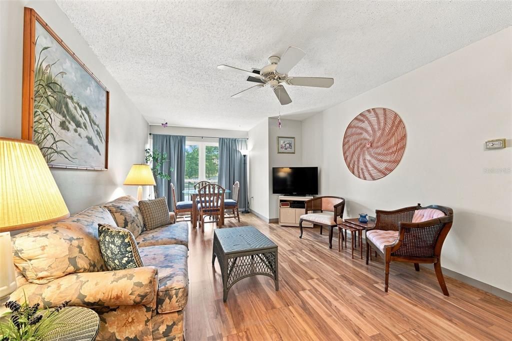 На продажу: $130,000 (1 спален, 1 ванн, 670 Квадратных фут)
