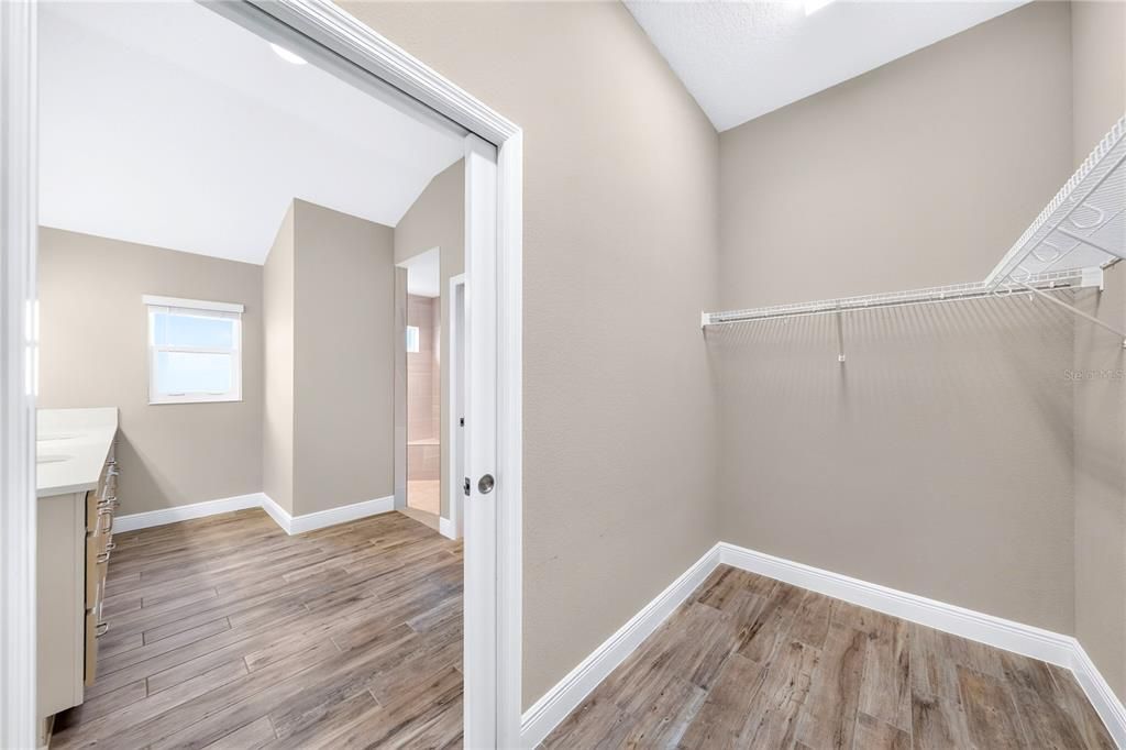 Activo con contrato: $524,900 (3 camas, 3 baños, 1905 Pies cuadrados)