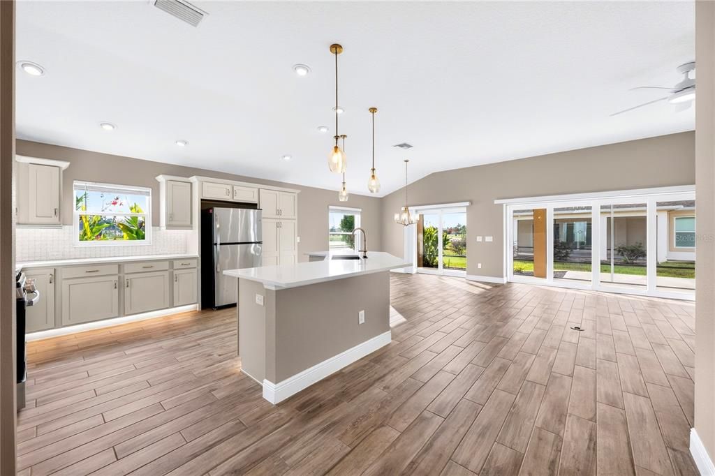 Activo con contrato: $524,900 (3 camas, 3 baños, 1905 Pies cuadrados)