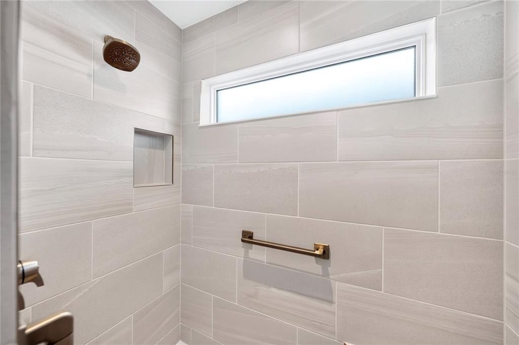 Activo con contrato: $524,900 (3 camas, 3 baños, 1905 Pies cuadrados)