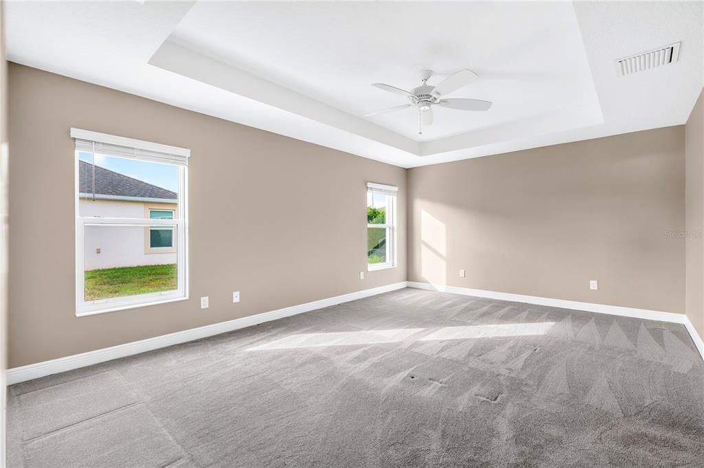 Activo con contrato: $524,900 (3 camas, 3 baños, 1905 Pies cuadrados)