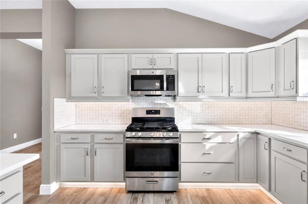 Activo con contrato: $524,900 (3 camas, 3 baños, 1905 Pies cuadrados)