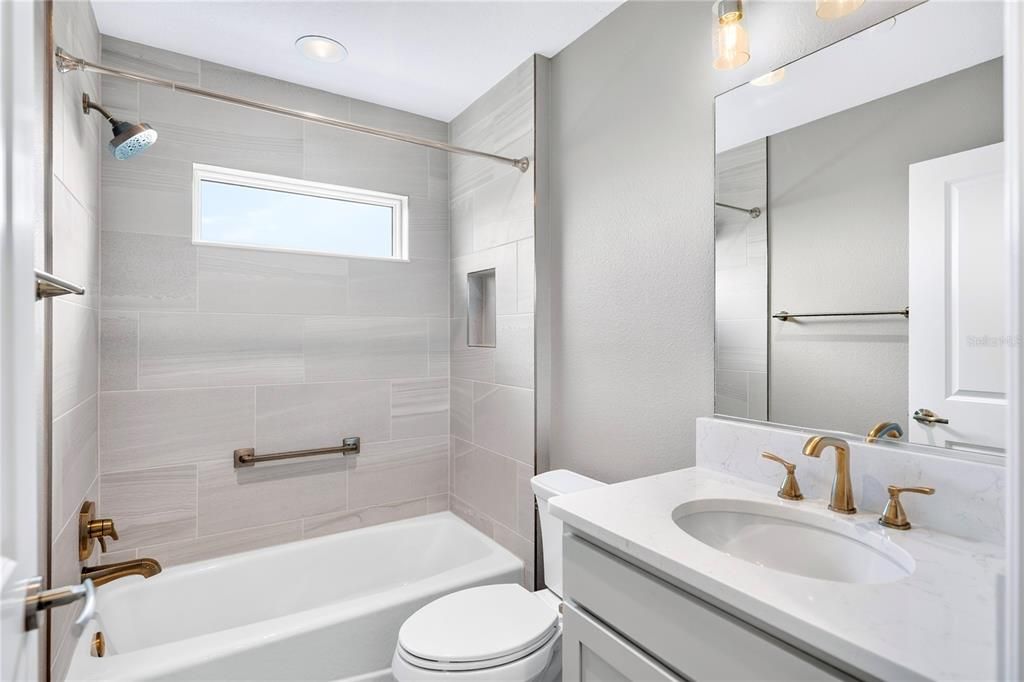 Activo con contrato: $524,900 (3 camas, 3 baños, 1905 Pies cuadrados)