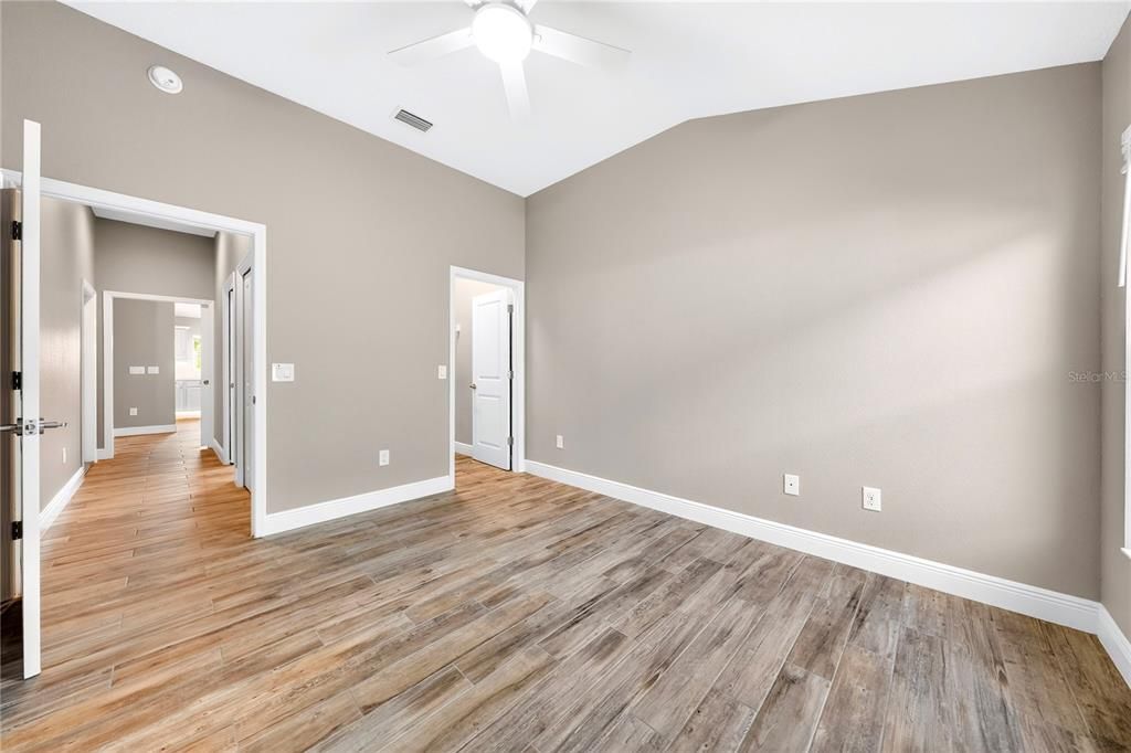 Activo con contrato: $524,900 (3 camas, 3 baños, 1905 Pies cuadrados)