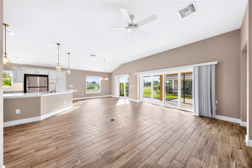 Activo con contrato: $524,900 (3 camas, 3 baños, 1905 Pies cuadrados)