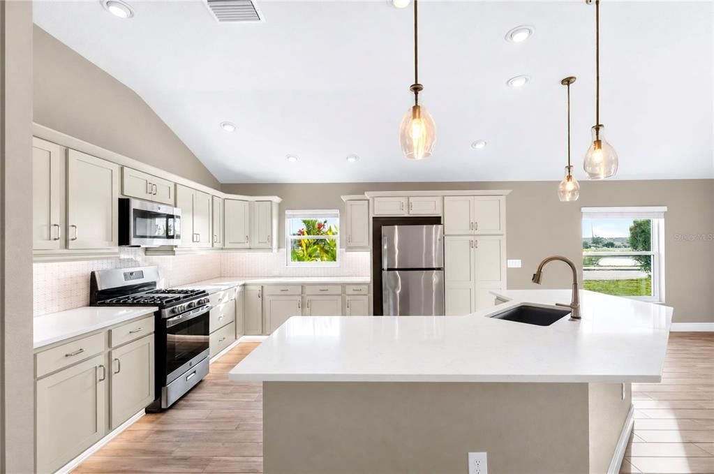Activo con contrato: $524,900 (3 camas, 3 baños, 1905 Pies cuadrados)