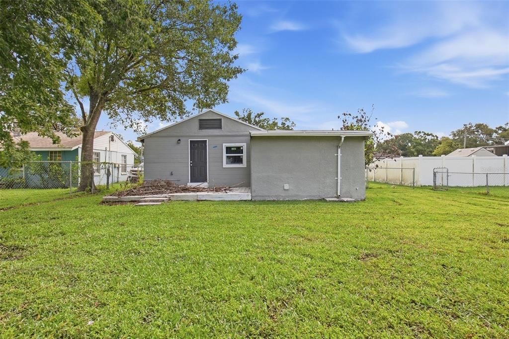 For Sale: $324,900 (2 beds, 2 baths, 1384 Square Feet)