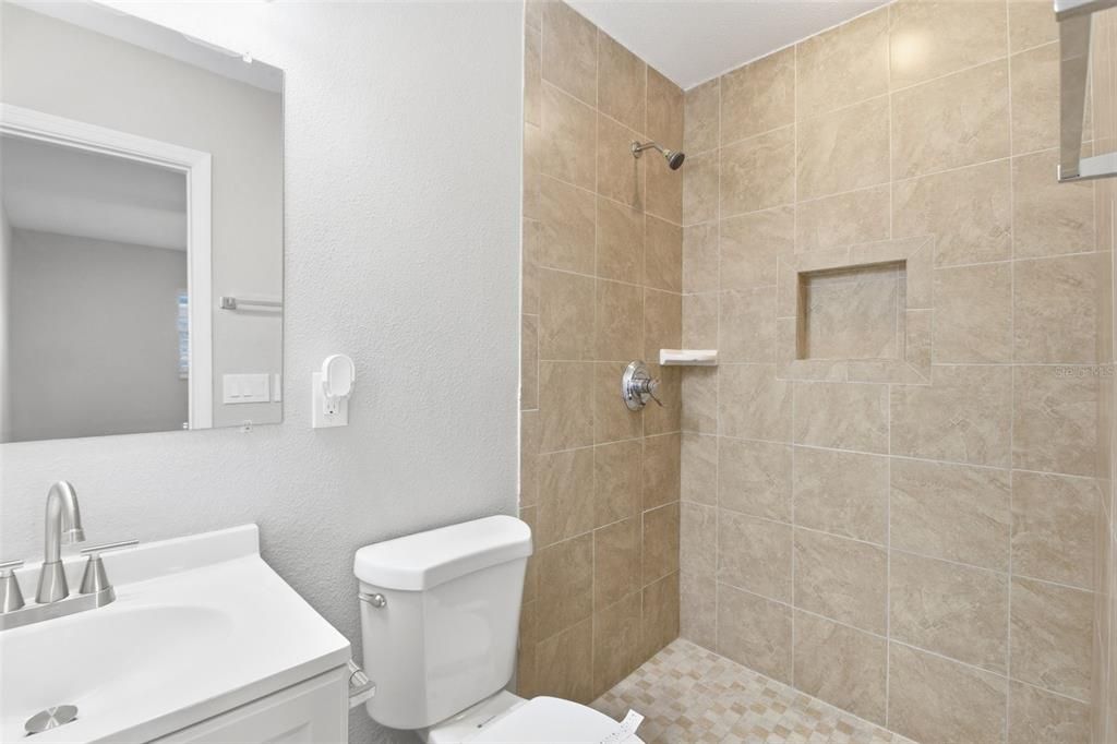 На продажу: $364,900 (3 спален, 2 ванн, 1703 Квадратных фут)