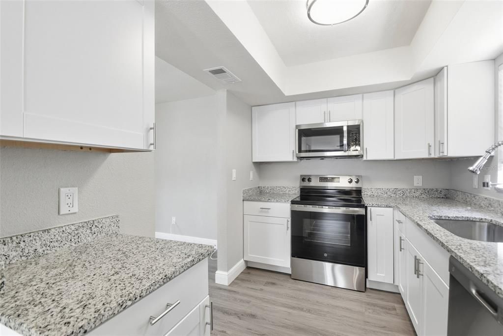 На продажу: $364,900 (3 спален, 2 ванн, 1703 Квадратных фут)