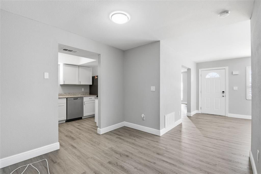 На продажу: $364,900 (3 спален, 2 ванн, 1703 Квадратных фут)