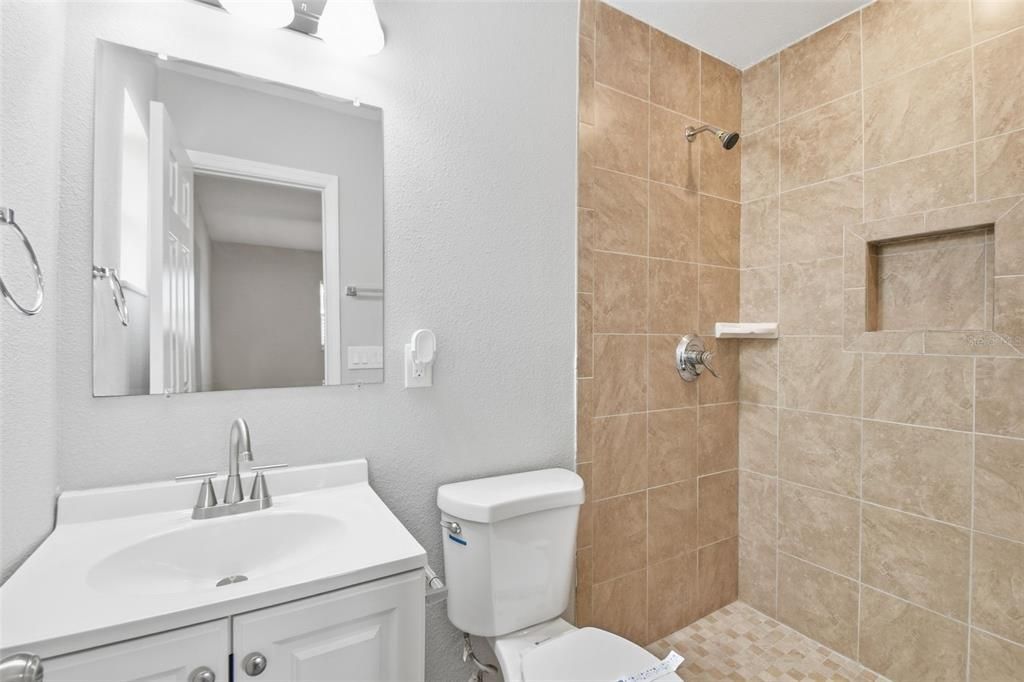 На продажу: $364,900 (3 спален, 2 ванн, 1703 Квадратных фут)