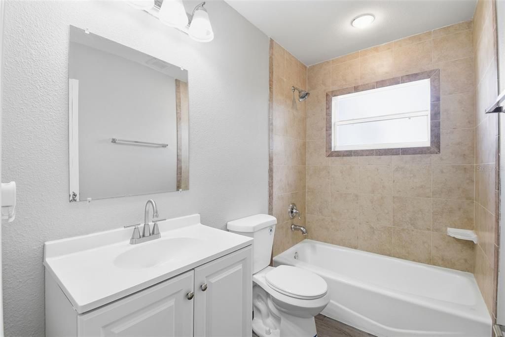На продажу: $364,900 (3 спален, 2 ванн, 1703 Квадратных фут)