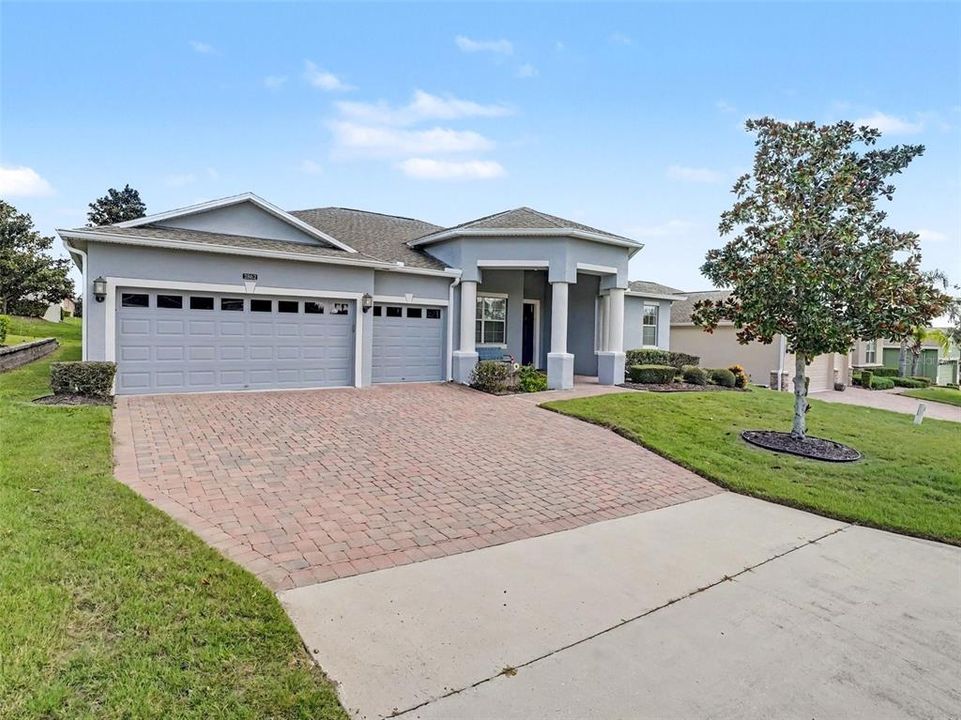 For Sale: $544,900 (4 beds, 3 baths, 2562 Square Feet)