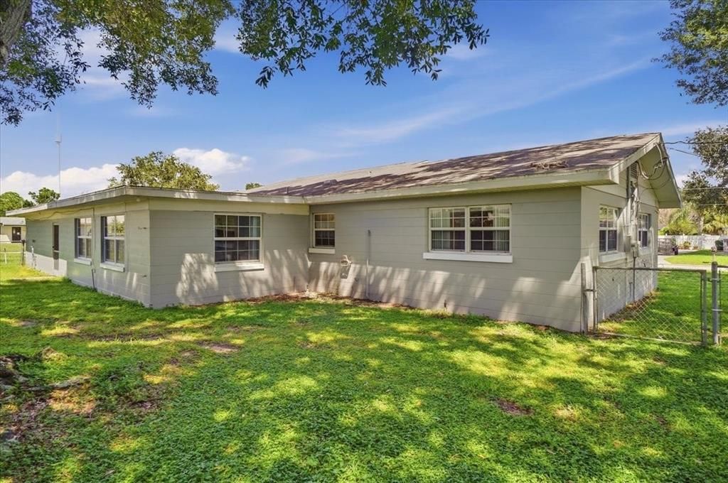 For Sale: $250,000 (2 beds, 2 baths, 1787 Square Feet)