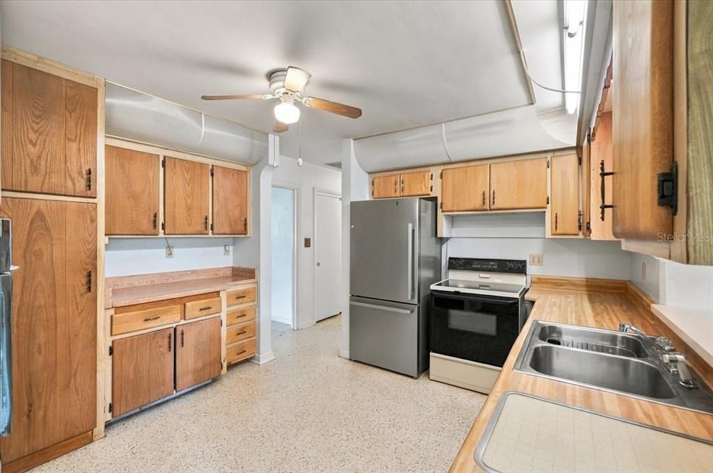 For Sale: $250,000 (2 beds, 2 baths, 1787 Square Feet)