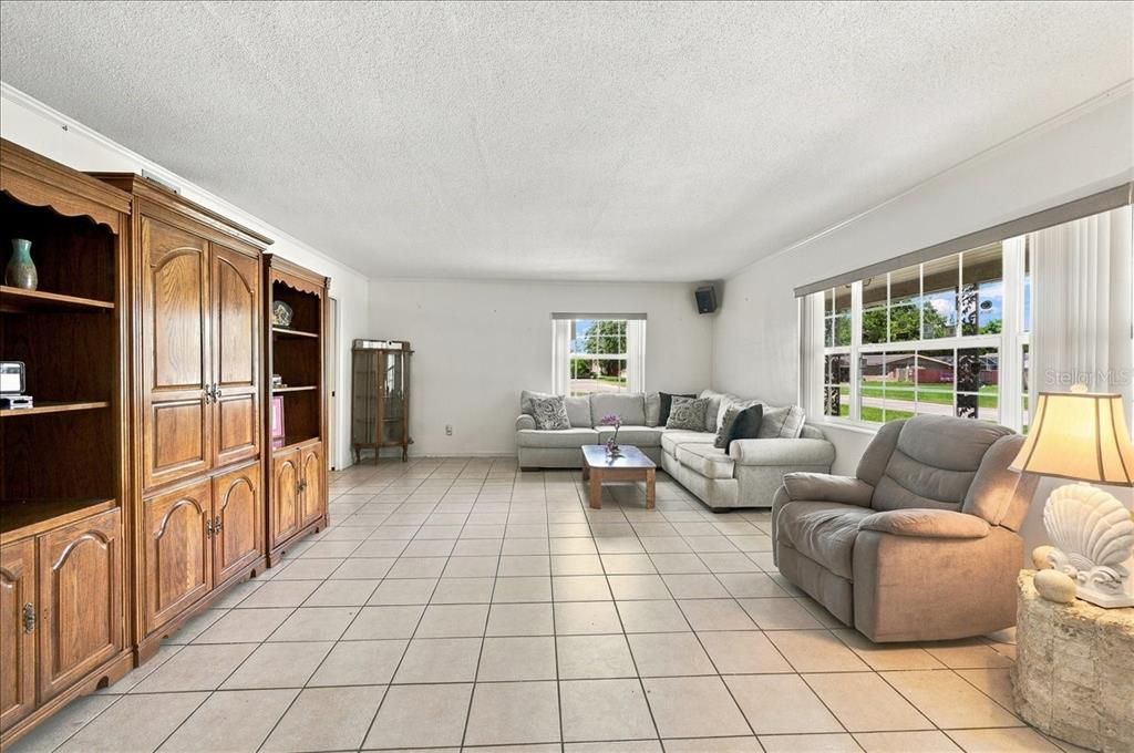 For Sale: $250,000 (2 beds, 2 baths, 1787 Square Feet)