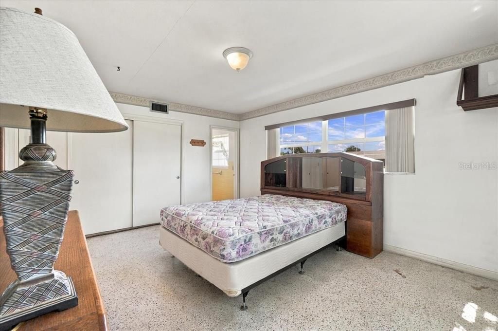 For Sale: $250,000 (2 beds, 2 baths, 1787 Square Feet)