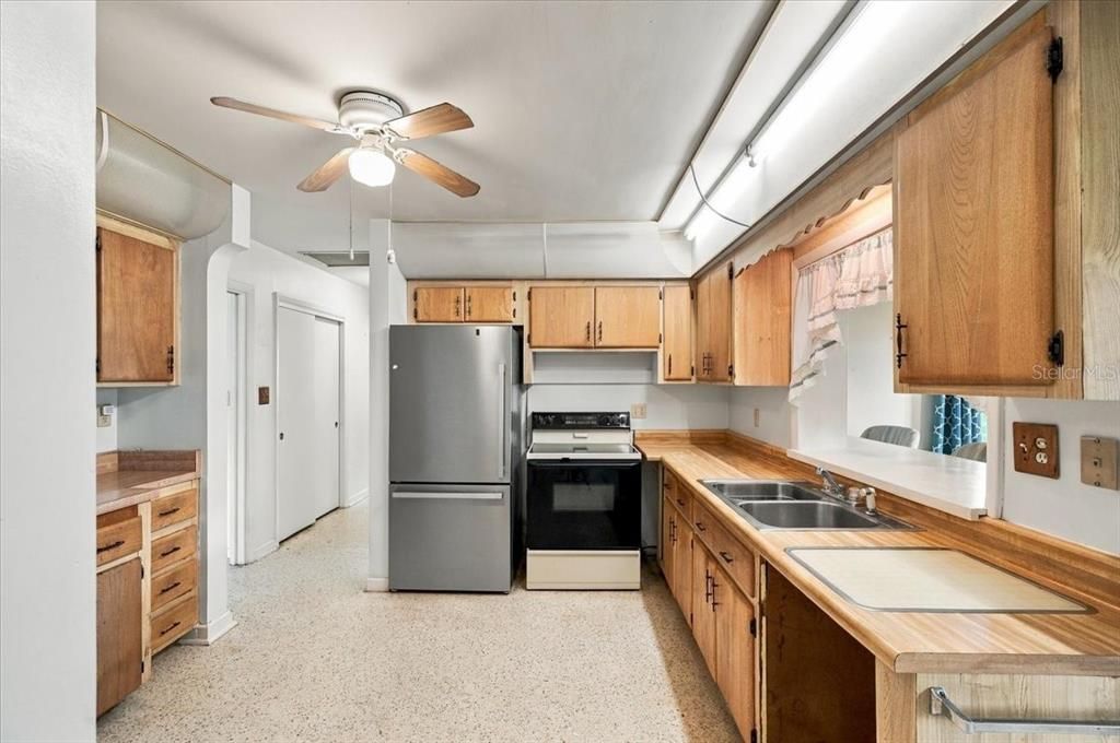 For Sale: $250,000 (2 beds, 2 baths, 1787 Square Feet)