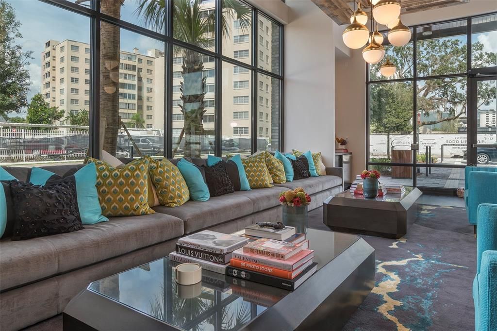 For Rent: $1,800 (1 beds, 1 baths, 676 Square Feet)