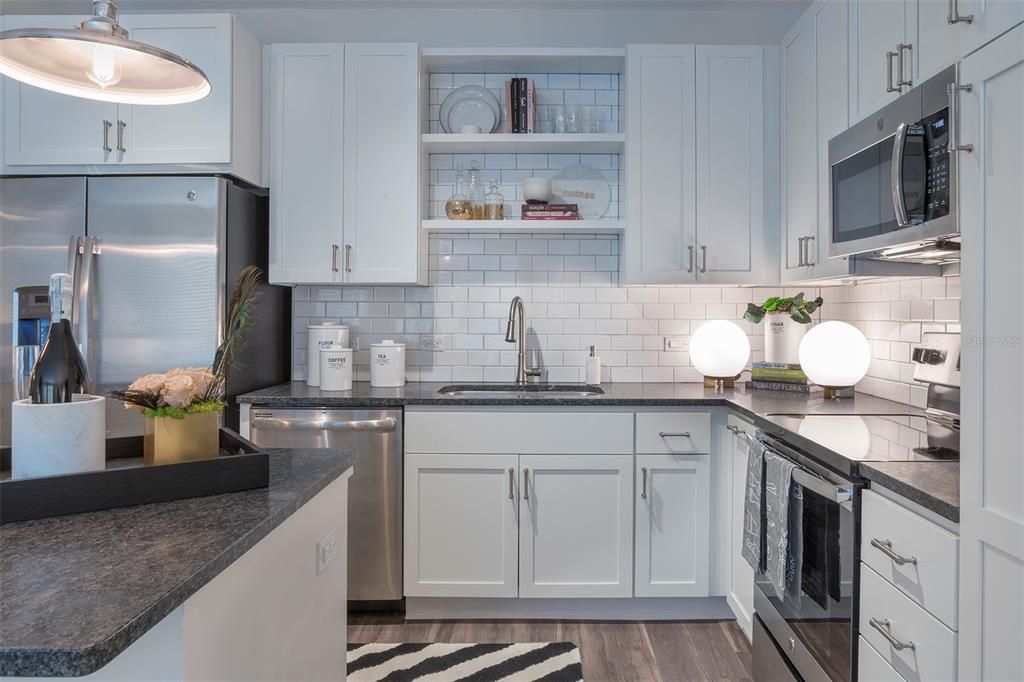 For Rent: $1,800 (1 beds, 1 baths, 676 Square Feet)