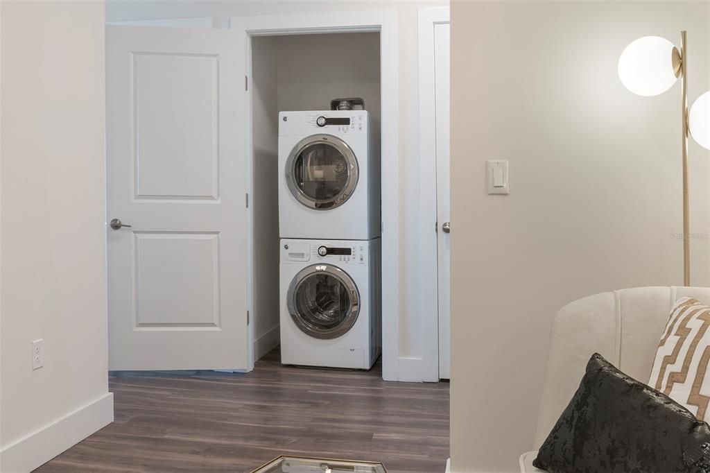 For Rent: $1,800 (1 beds, 1 baths, 676 Square Feet)