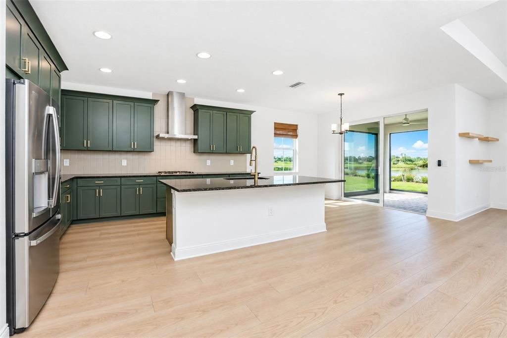En Venta: $539,900 (4 camas, 3 baños, 2195 Pies cuadrados)