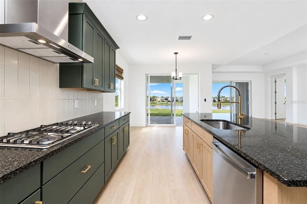 En Venta: $539,900 (4 camas, 3 baños, 2195 Pies cuadrados)