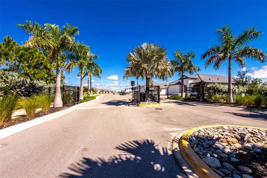 En Venta: $539,900 (4 camas, 3 baños, 2195 Pies cuadrados)