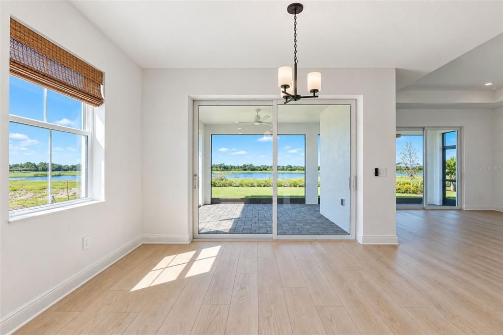 En Venta: $539,900 (4 camas, 3 baños, 2195 Pies cuadrados)