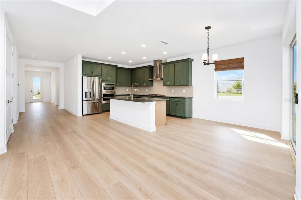 En Venta: $539,900 (4 camas, 3 baños, 2195 Pies cuadrados)