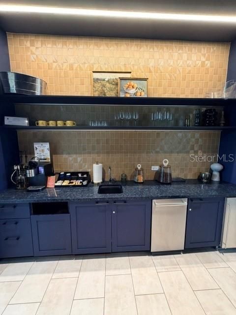 En Venta: $539,900 (4 camas, 3 baños, 2195 Pies cuadrados)