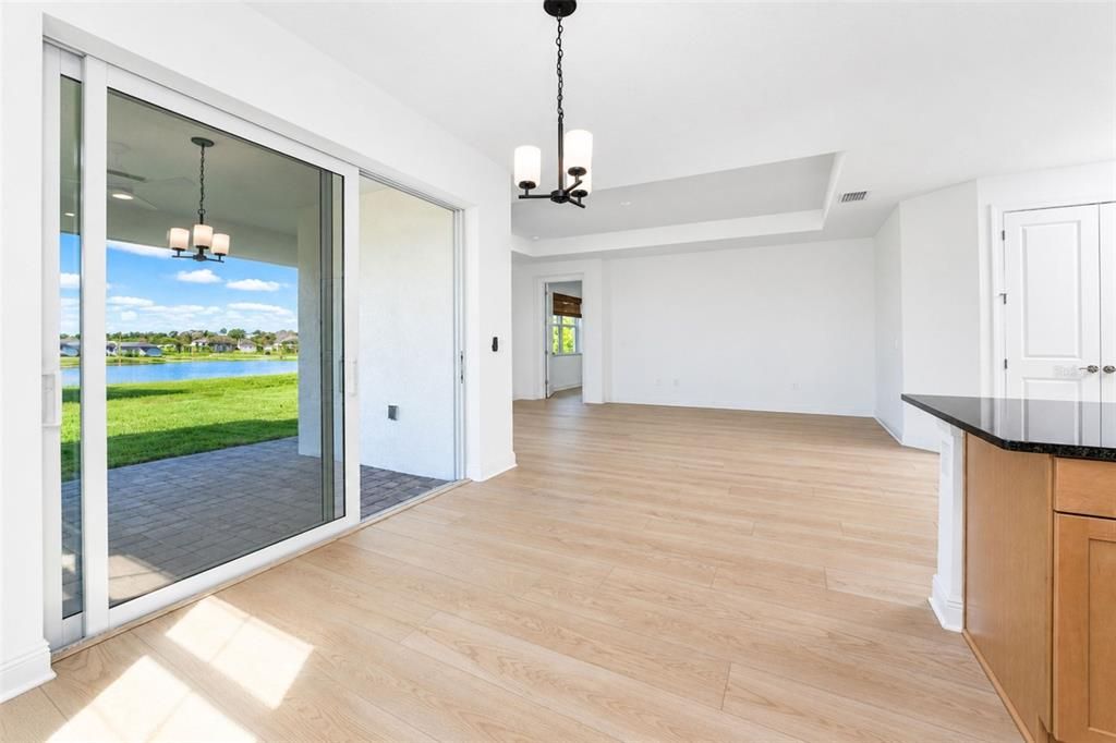 En Venta: $539,900 (4 camas, 3 baños, 2195 Pies cuadrados)