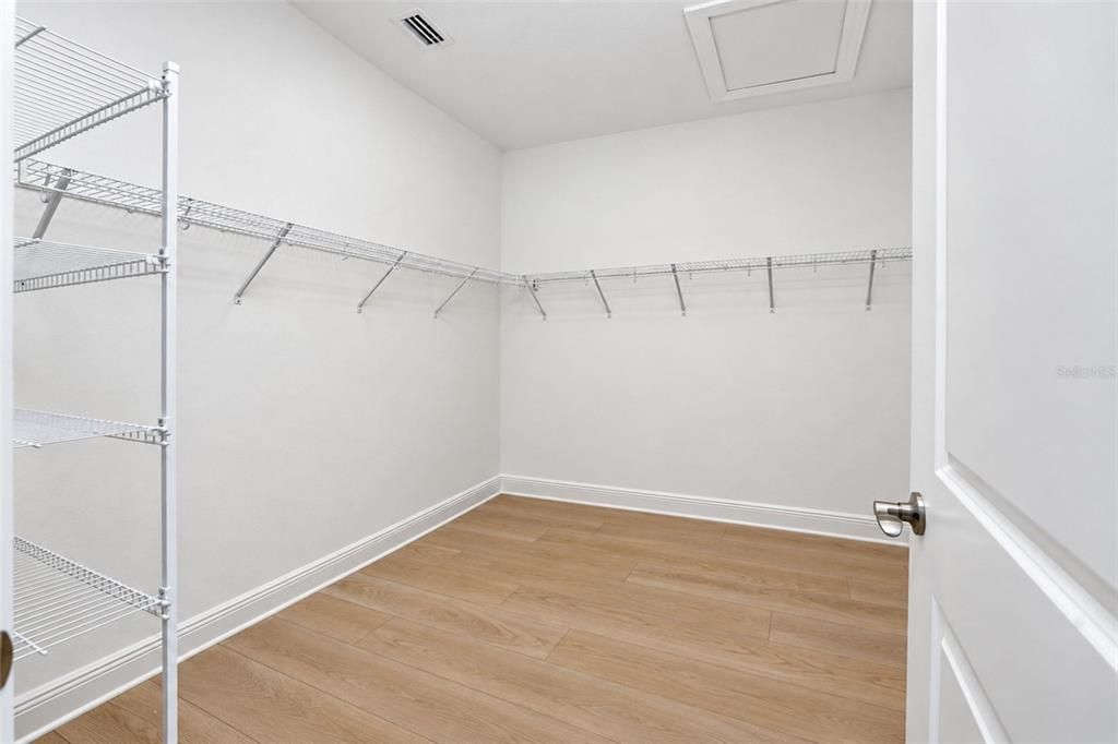 En Venta: $539,900 (4 camas, 3 baños, 2195 Pies cuadrados)