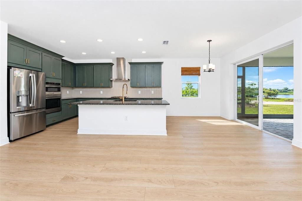 En Venta: $539,900 (4 camas, 3 baños, 2195 Pies cuadrados)
