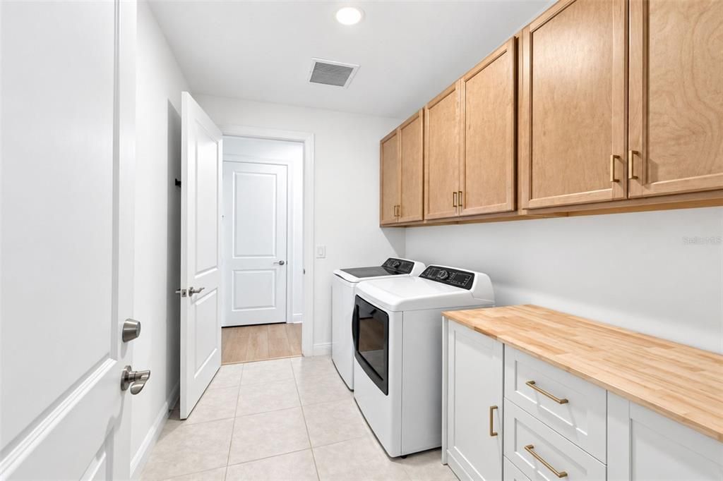 En Venta: $539,900 (4 camas, 3 baños, 2195 Pies cuadrados)