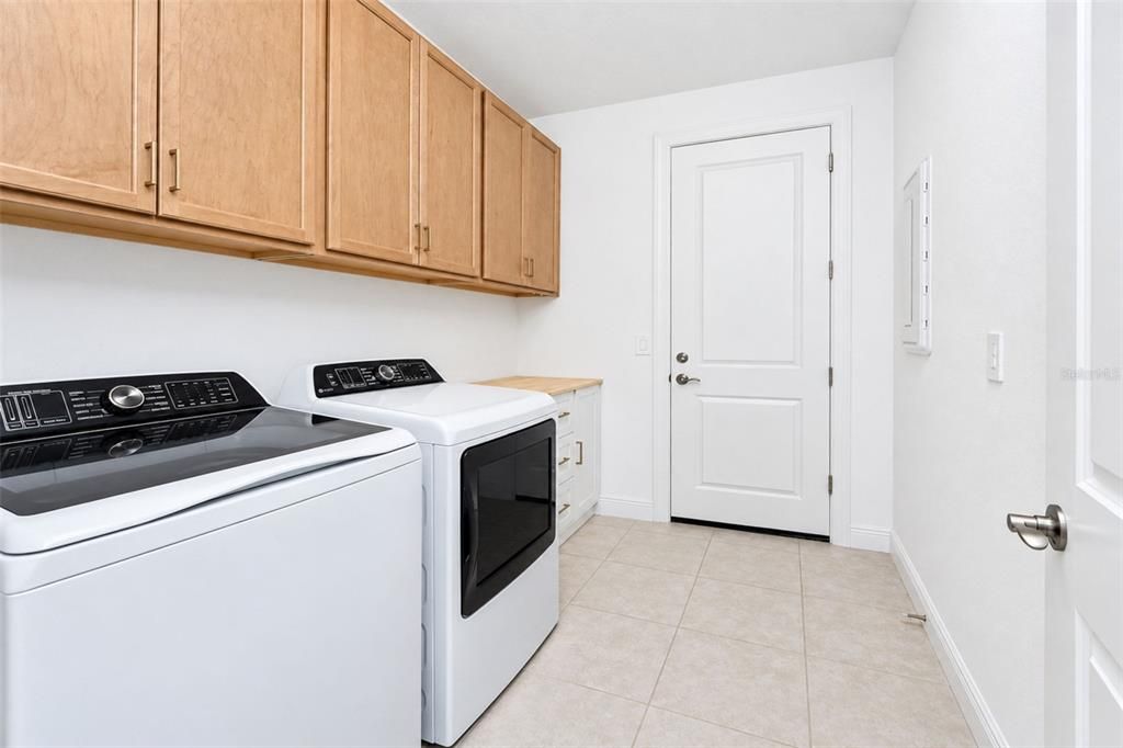 En Venta: $539,900 (4 camas, 3 baños, 2195 Pies cuadrados)