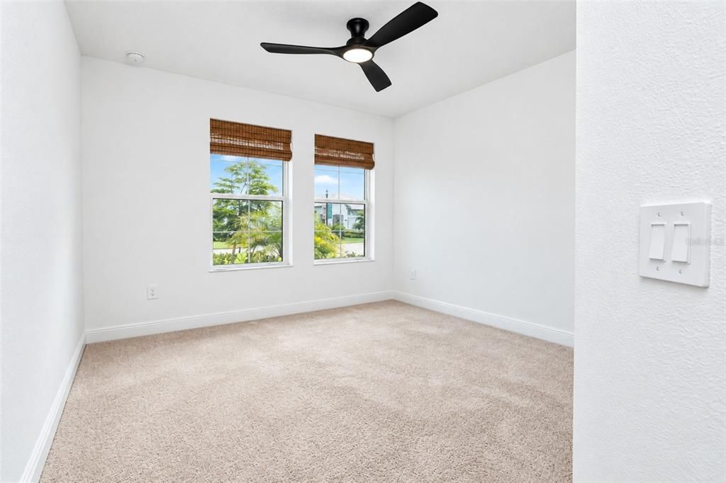 En Venta: $539,900 (4 camas, 3 baños, 2195 Pies cuadrados)