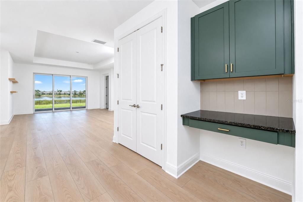 En Venta: $539,900 (4 camas, 3 baños, 2195 Pies cuadrados)
