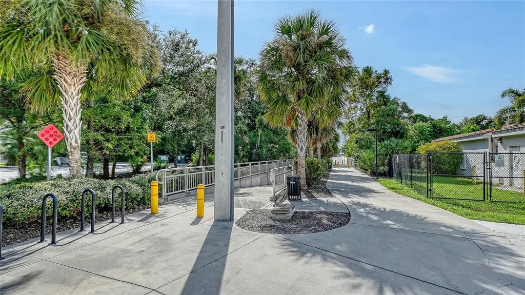 На продажу: $749,000 (0.12 acres)