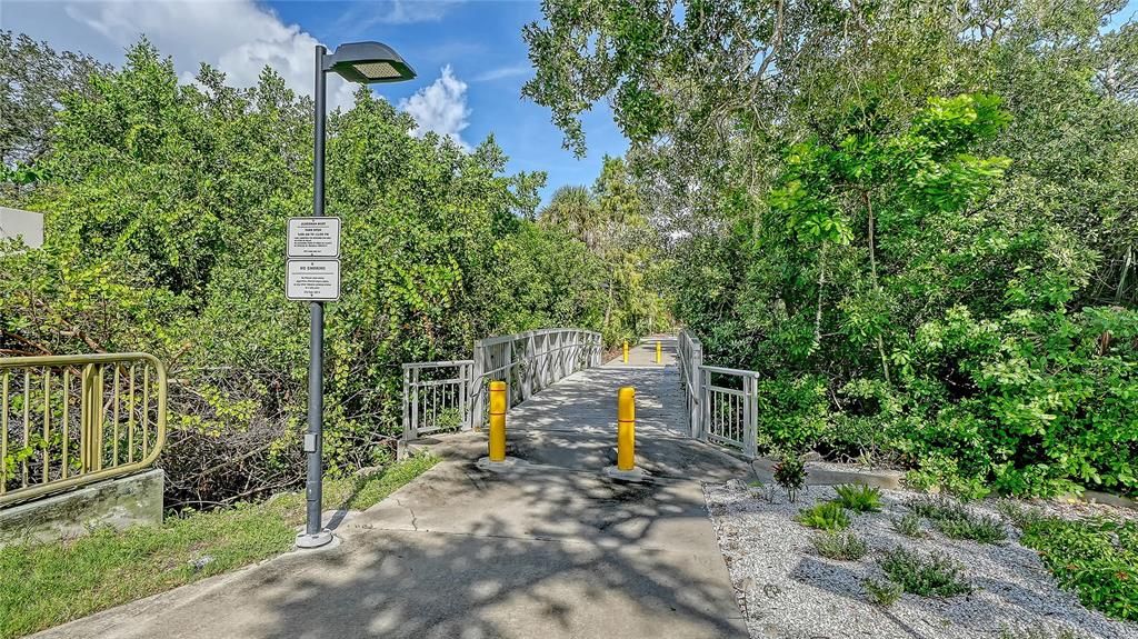 На продажу: $749,000 (0.12 acres)