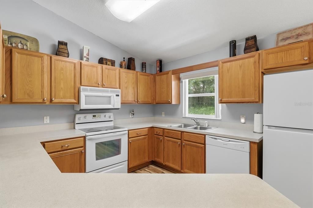 For Sale: $245,900 (2 beds, 2 baths, 1449 Square Feet)