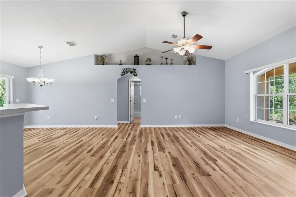 For Sale: $245,900 (2 beds, 2 baths, 1449 Square Feet)