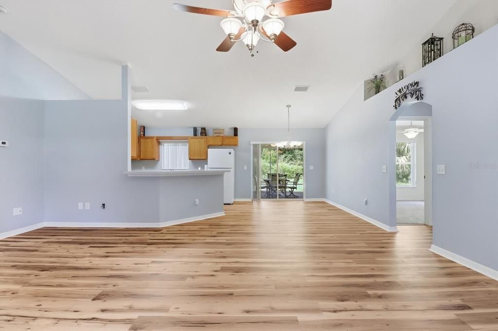 For Sale: $245,900 (2 beds, 2 baths, 1449 Square Feet)