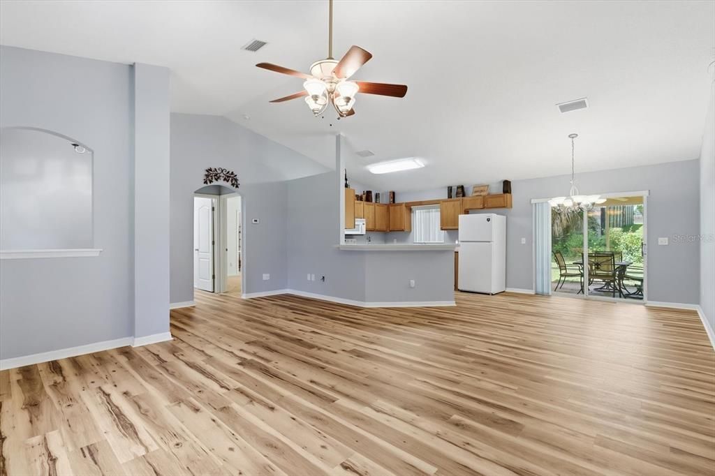 For Sale: $245,900 (2 beds, 2 baths, 1449 Square Feet)