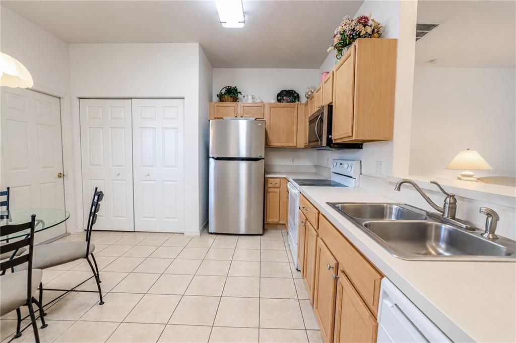En Venta: $240,000 (2 camas, 2 baños, 1239 Pies cuadrados)