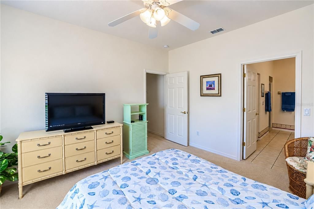 En Venta: $240,000 (2 camas, 2 baños, 1239 Pies cuadrados)